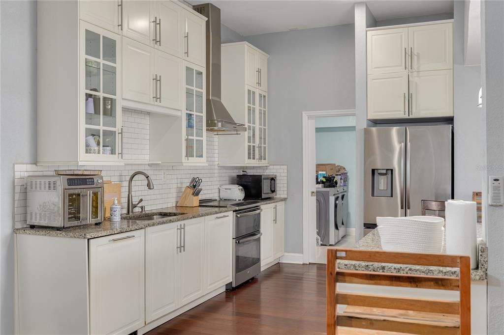 For Sale: $999,000 (6 beds, 5 baths, 4062 Square Feet)