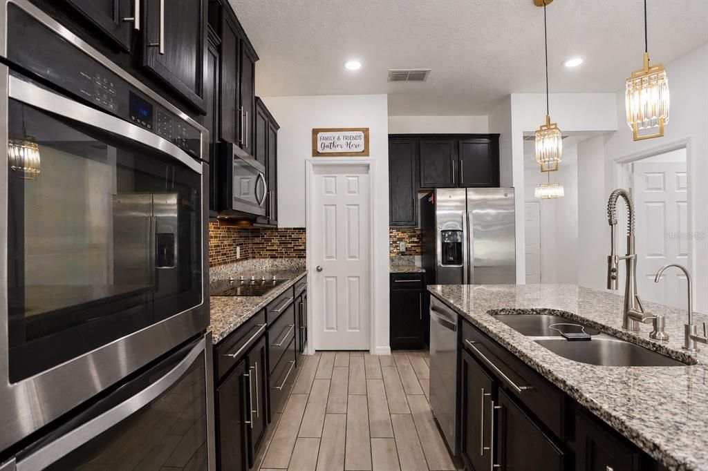 For Rent: $3,250 (5 beds, 3 baths, 2548 Square Feet)