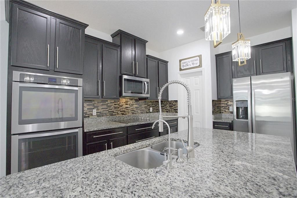 For Rent: $3,250 (5 beds, 3 baths, 2548 Square Feet)
