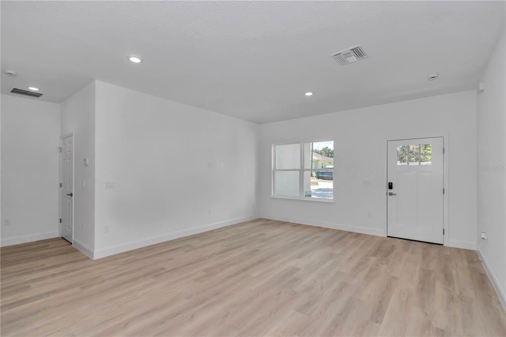 For Sale: $249,000 (3 beds, 2 baths, 1427 Square Feet)