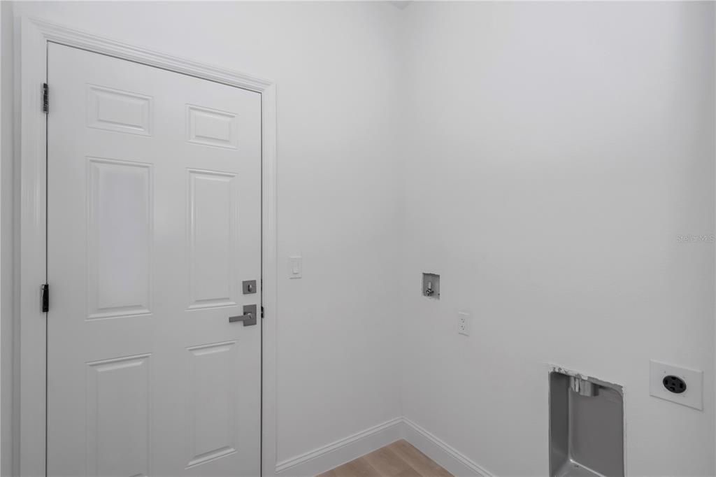 For Sale: $249,000 (3 beds, 2 baths, 1427 Square Feet)