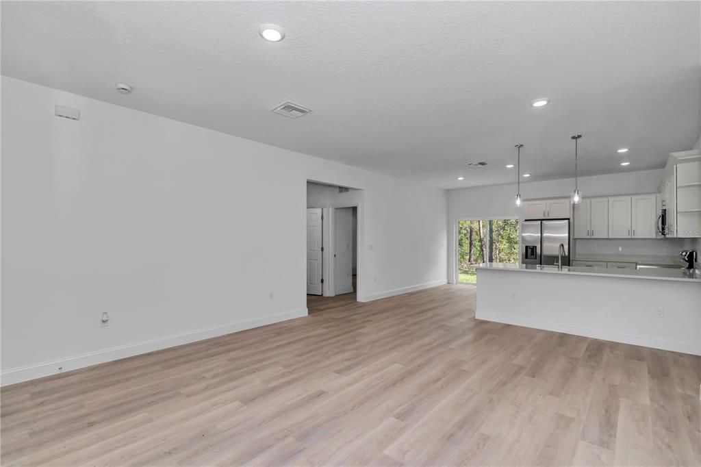 For Sale: $249,000 (3 beds, 2 baths, 1427 Square Feet)