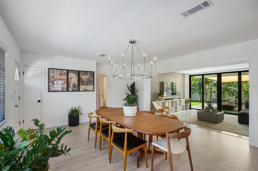 For Sale: $730,000 (2 beds, 2 baths, 1456 Square Feet)