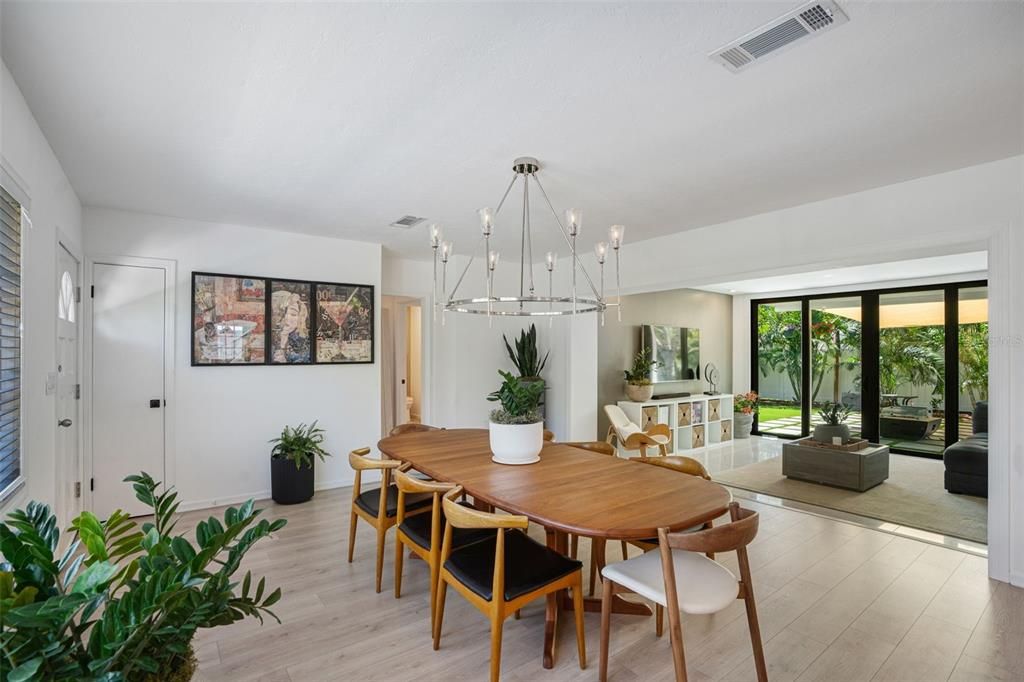 For Sale: $730,000 (2 beds, 2 baths, 1456 Square Feet)