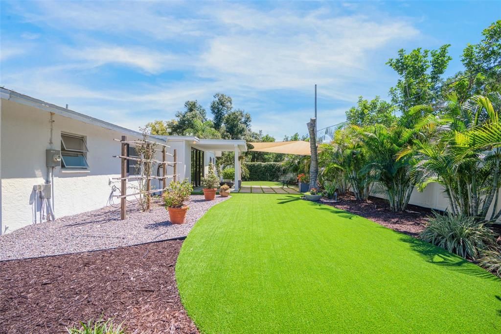 For Sale: $730,000 (2 beds, 2 baths, 1456 Square Feet)