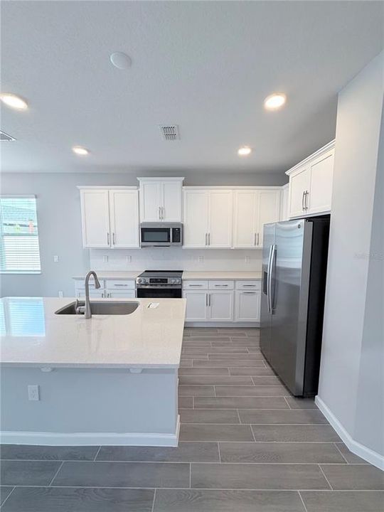 For Rent: $2,600 (4 beds, 2 baths, 1833 Square Feet)