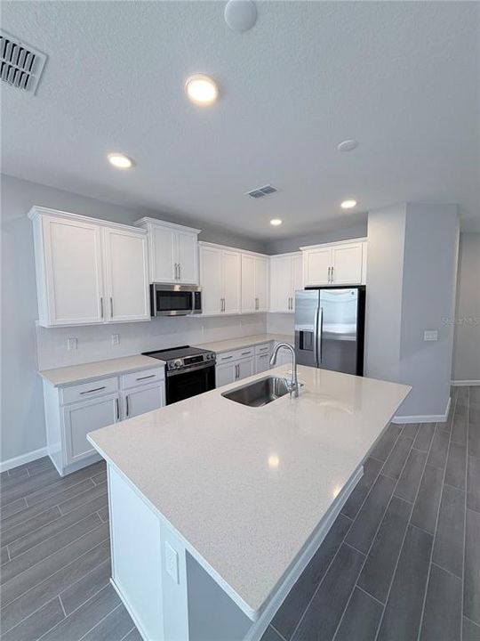 For Rent: $2,600 (4 beds, 2 baths, 1833 Square Feet)
