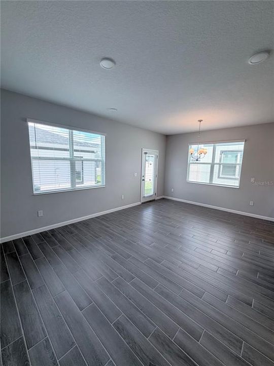 For Rent: $2,600 (4 beds, 2 baths, 1833 Square Feet)