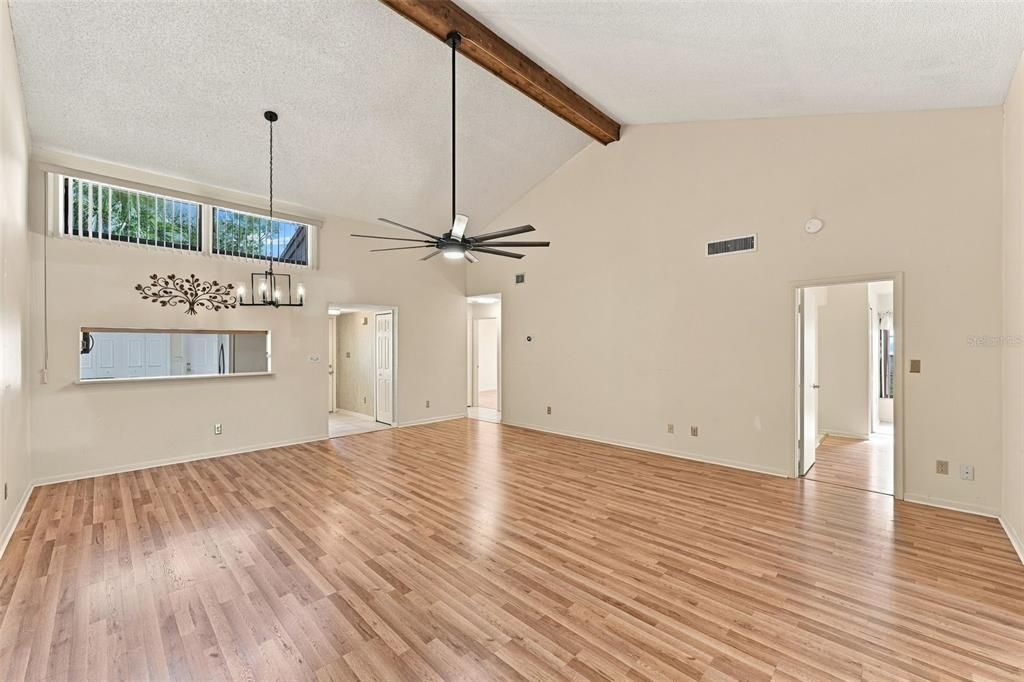 En Venta: $320,000 (3 camas, 2 baños, 1721 Pies cuadrados)