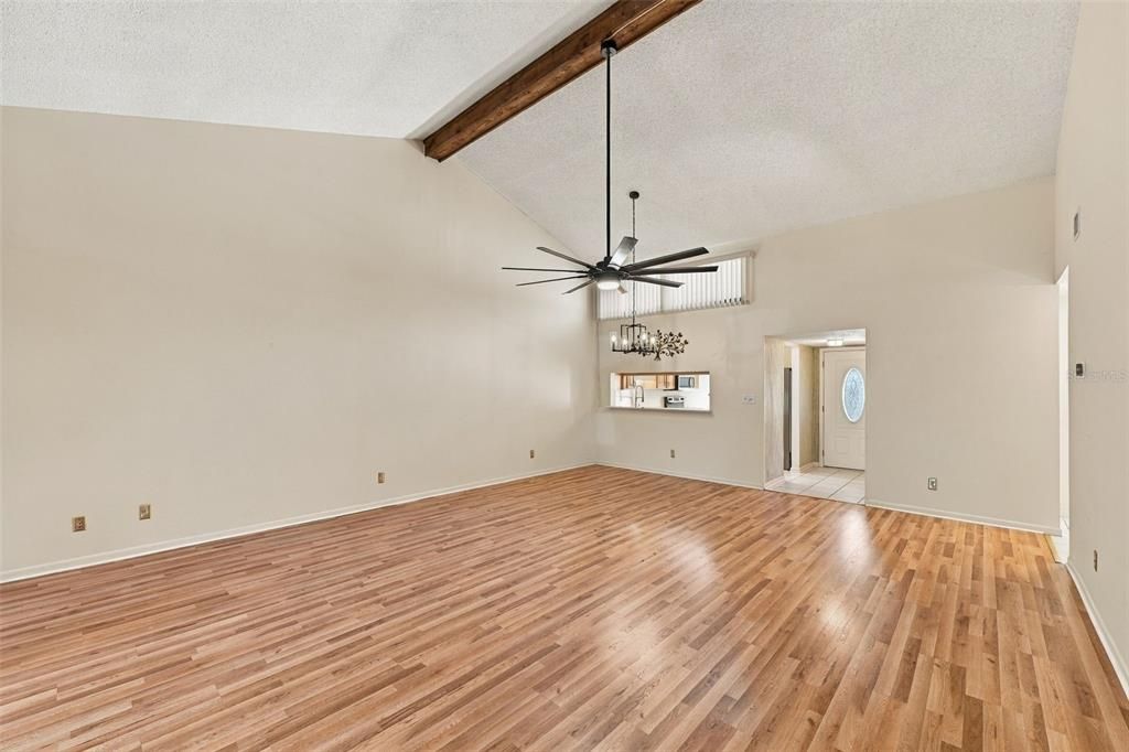 En Venta: $320,000 (3 camas, 2 baños, 1721 Pies cuadrados)