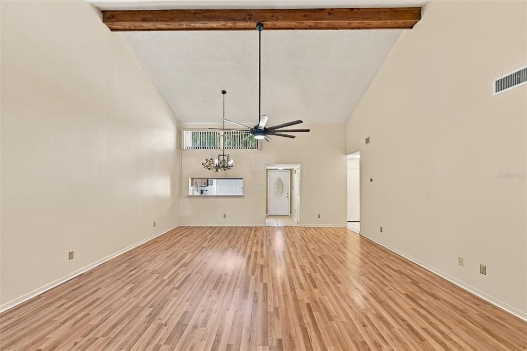 En Venta: $320,000 (3 camas, 2 baños, 1721 Pies cuadrados)