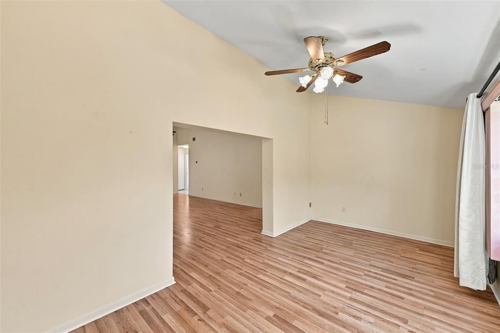 En Venta: $320,000 (3 camas, 2 baños, 1721 Pies cuadrados)