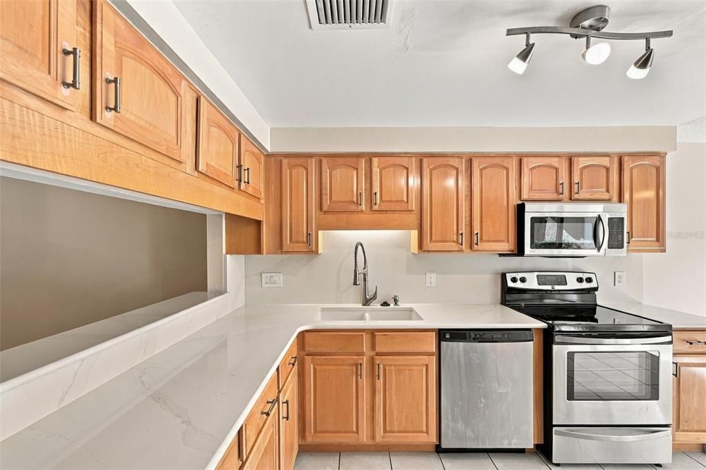 En Venta: $320,000 (3 camas, 2 baños, 1721 Pies cuadrados)