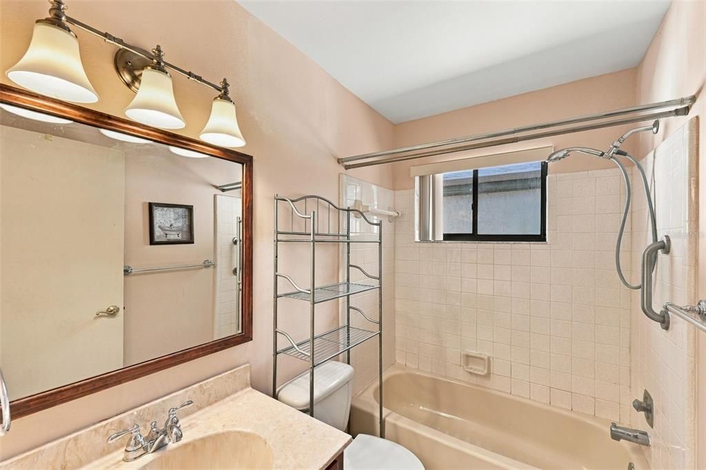 En Venta: $320,000 (3 camas, 2 baños, 1721 Pies cuadrados)