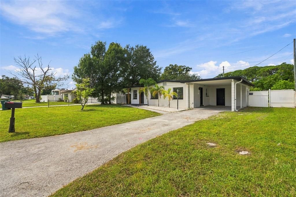 For Sale: $359,000 (3 beds, 1 baths, 1089 Square Feet)