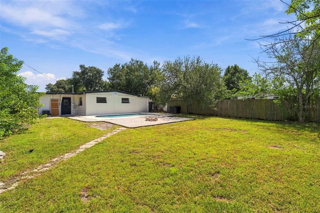 For Sale: $359,000 (3 beds, 1 baths, 1089 Square Feet)