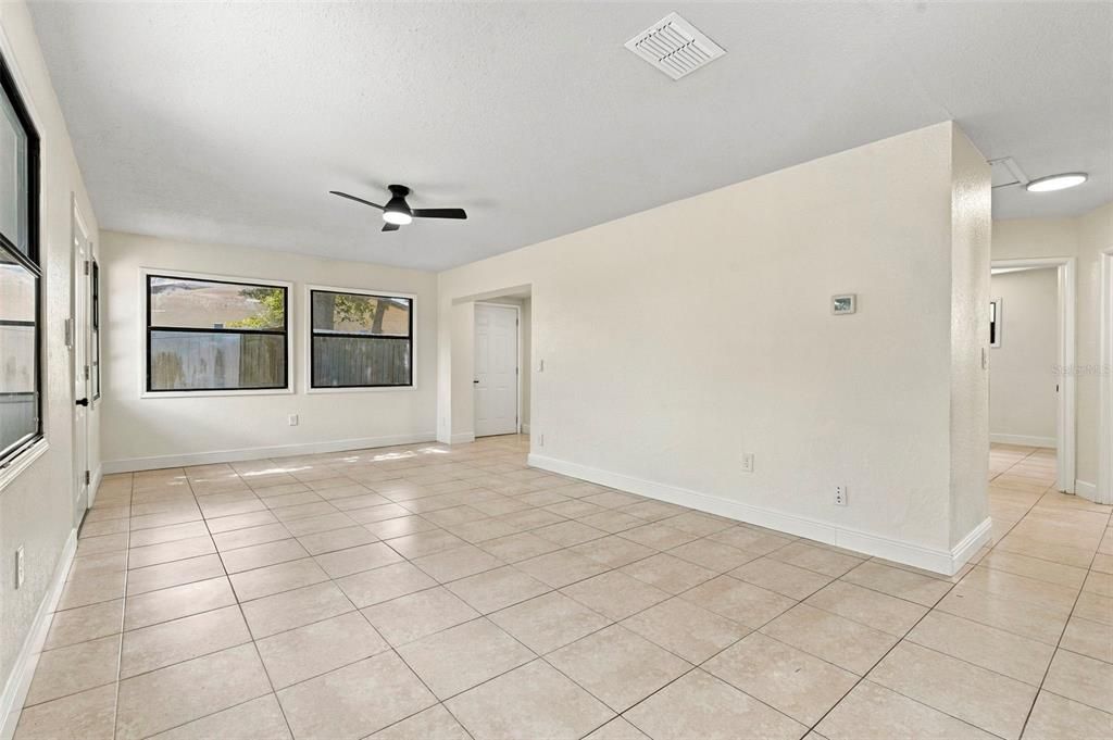 For Sale: $359,000 (3 beds, 1 baths, 1089 Square Feet)