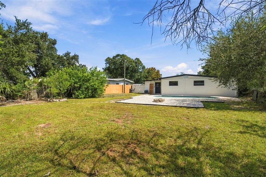 For Sale: $359,000 (3 beds, 1 baths, 1089 Square Feet)