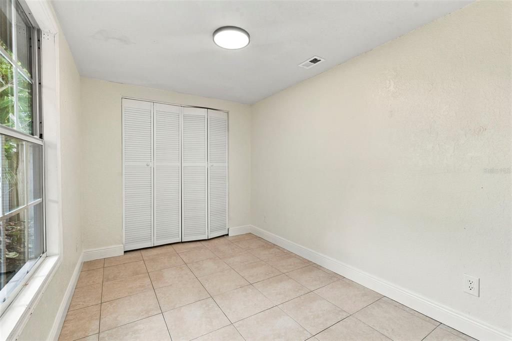 For Sale: $359,000 (3 beds, 1 baths, 1089 Square Feet)