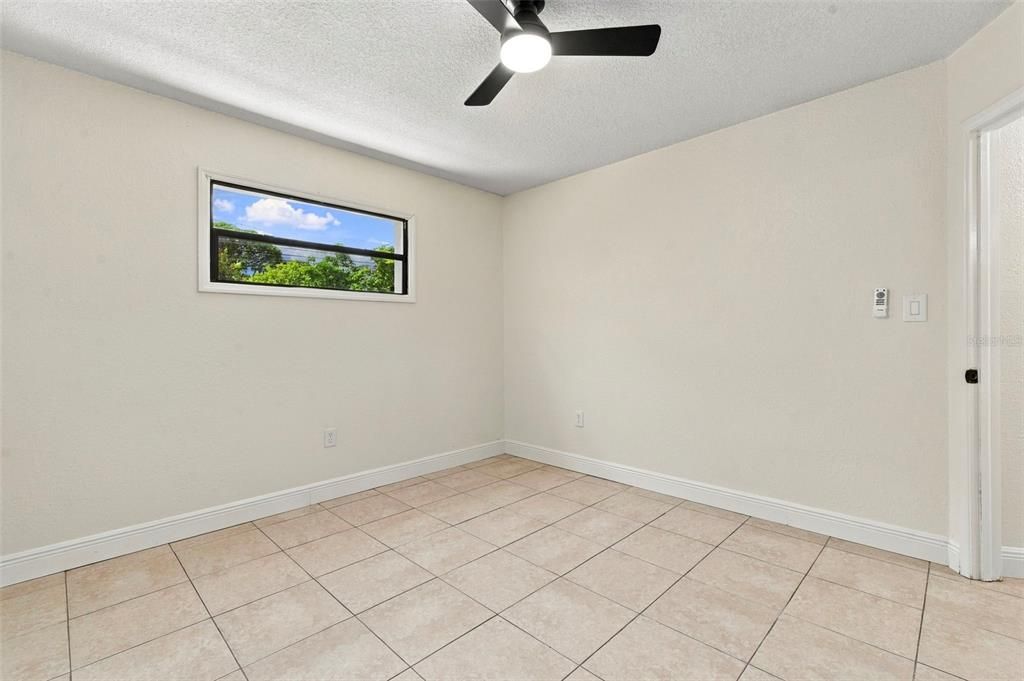 For Sale: $359,000 (3 beds, 1 baths, 1089 Square Feet)