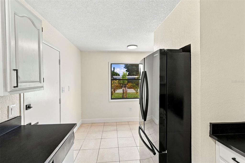 For Sale: $359,000 (3 beds, 1 baths, 1089 Square Feet)