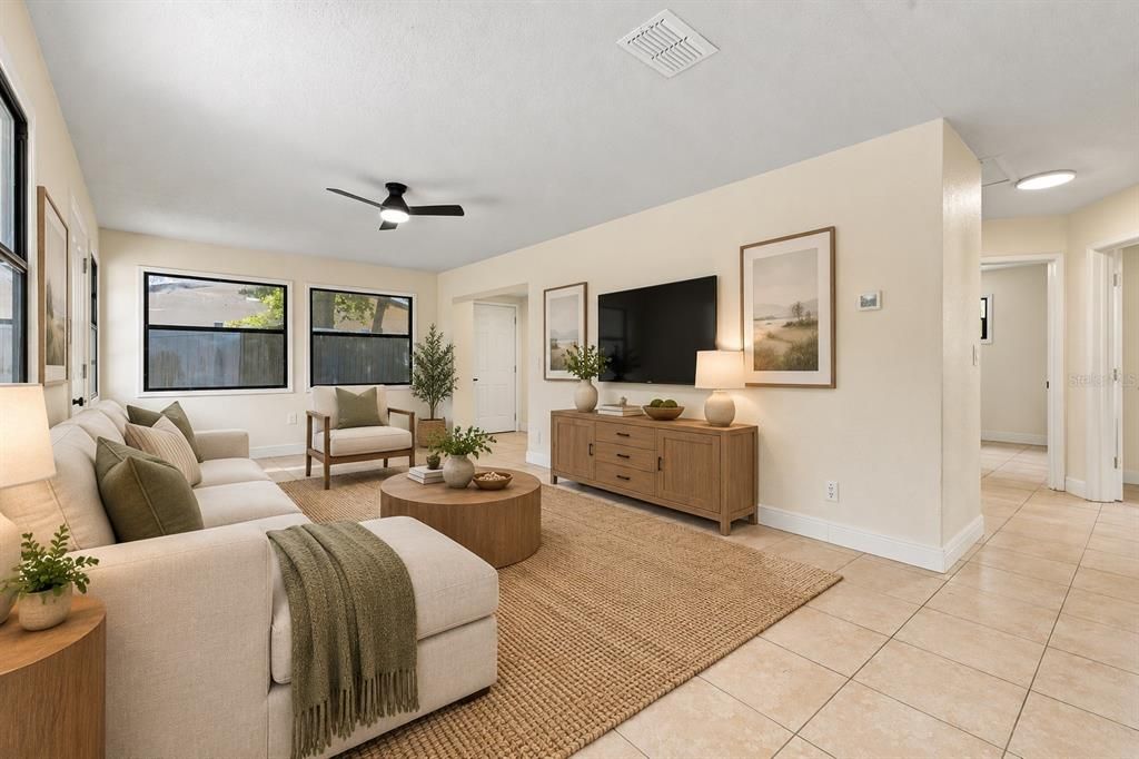 For Sale: $359,000 (3 beds, 1 baths, 1089 Square Feet)