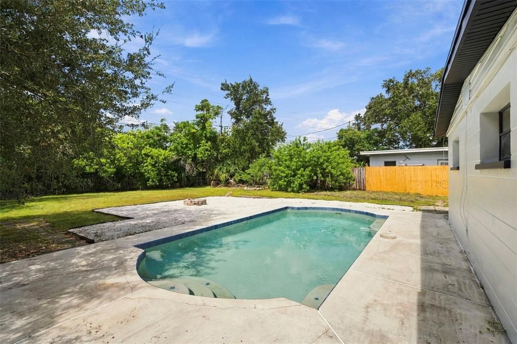 For Sale: $359,000 (3 beds, 1 baths, 1089 Square Feet)
