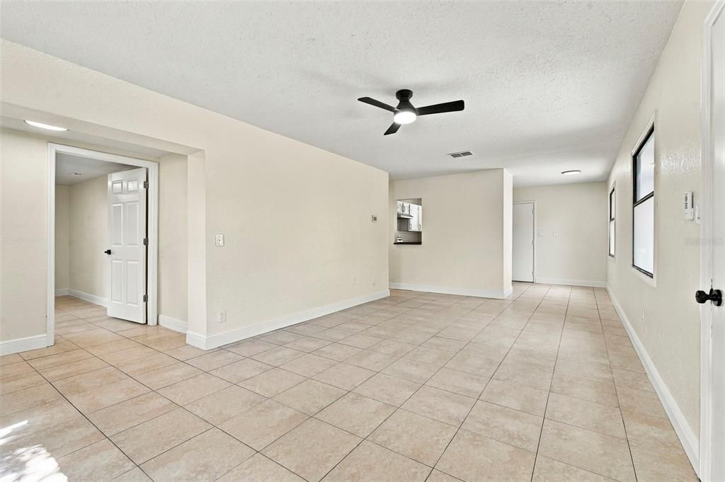 For Sale: $359,000 (3 beds, 1 baths, 1089 Square Feet)