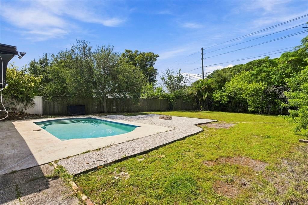 For Sale: $359,000 (3 beds, 1 baths, 1089 Square Feet)
