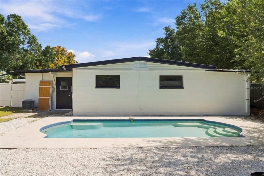 For Sale: $359,000 (3 beds, 1 baths, 1089 Square Feet)