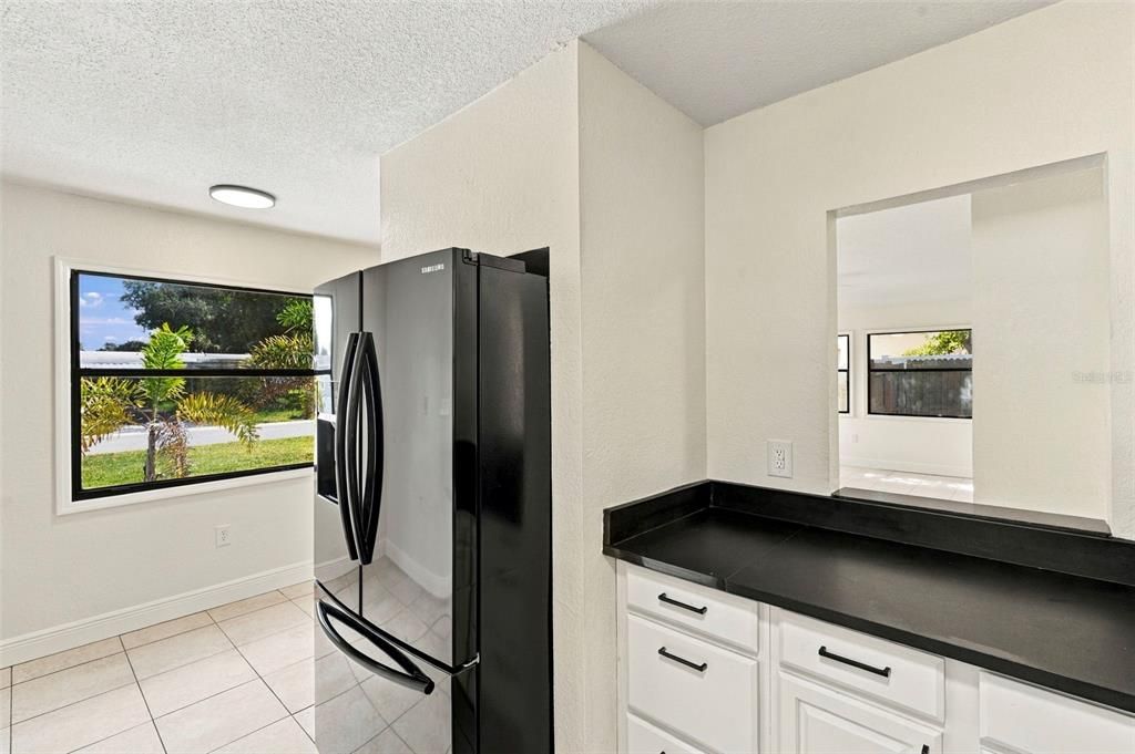 For Sale: $359,000 (3 beds, 1 baths, 1089 Square Feet)