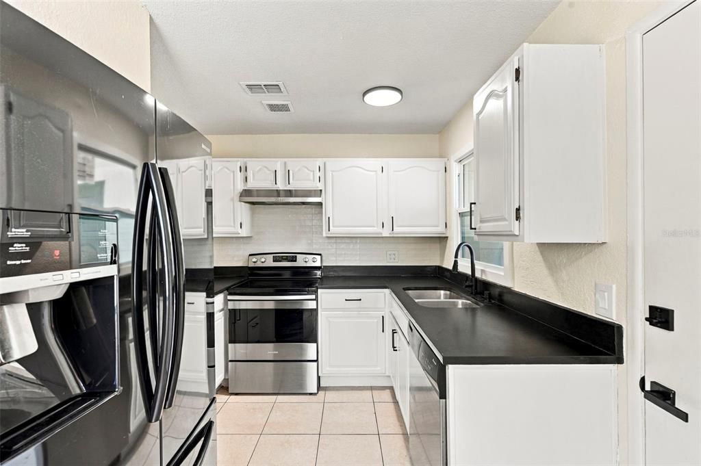 For Sale: $359,000 (3 beds, 1 baths, 1089 Square Feet)