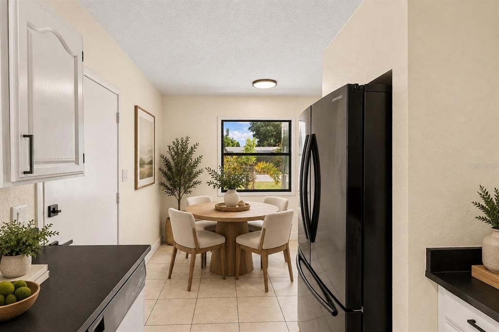 For Sale: $359,000 (3 beds, 1 baths, 1089 Square Feet)