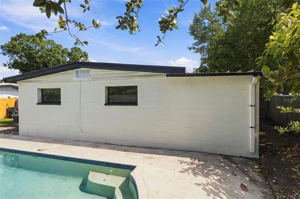 For Sale: $359,000 (3 beds, 1 baths, 1089 Square Feet)