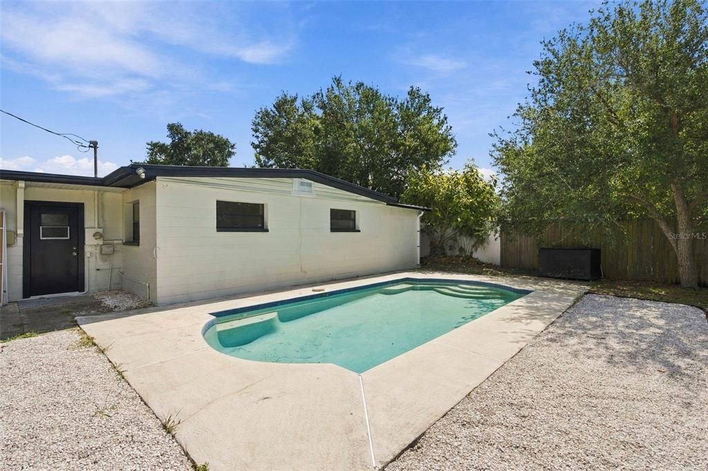 For Sale: $359,000 (3 beds, 1 baths, 1089 Square Feet)