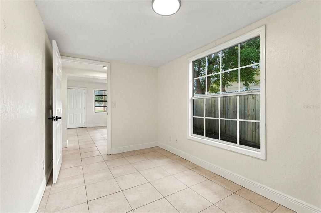 For Sale: $359,000 (3 beds, 1 baths, 1089 Square Feet)