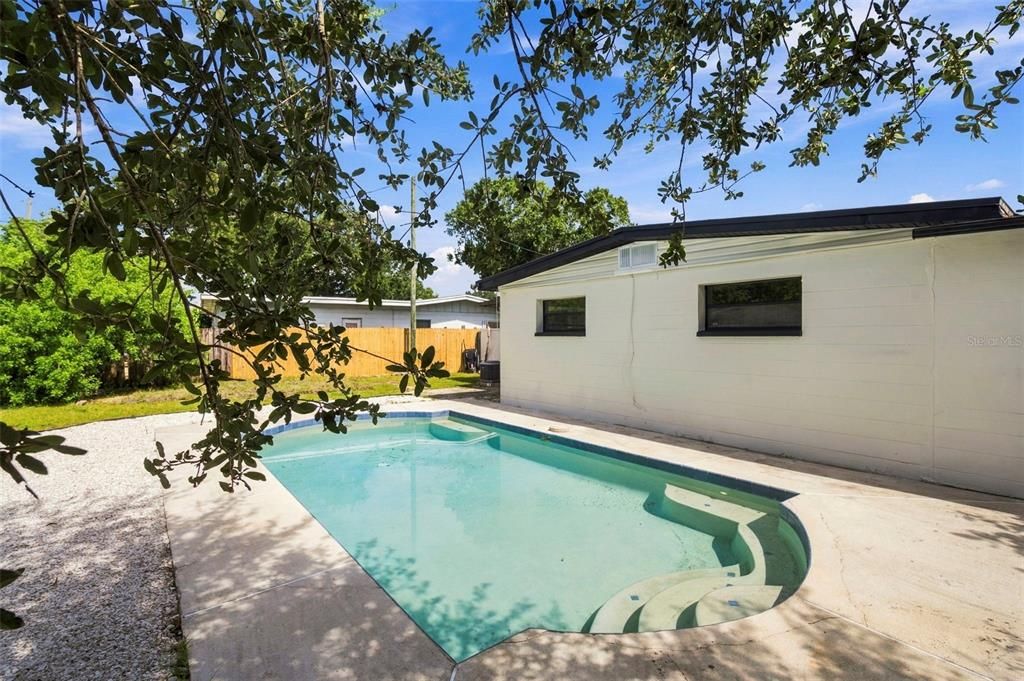 For Sale: $359,000 (3 beds, 1 baths, 1089 Square Feet)