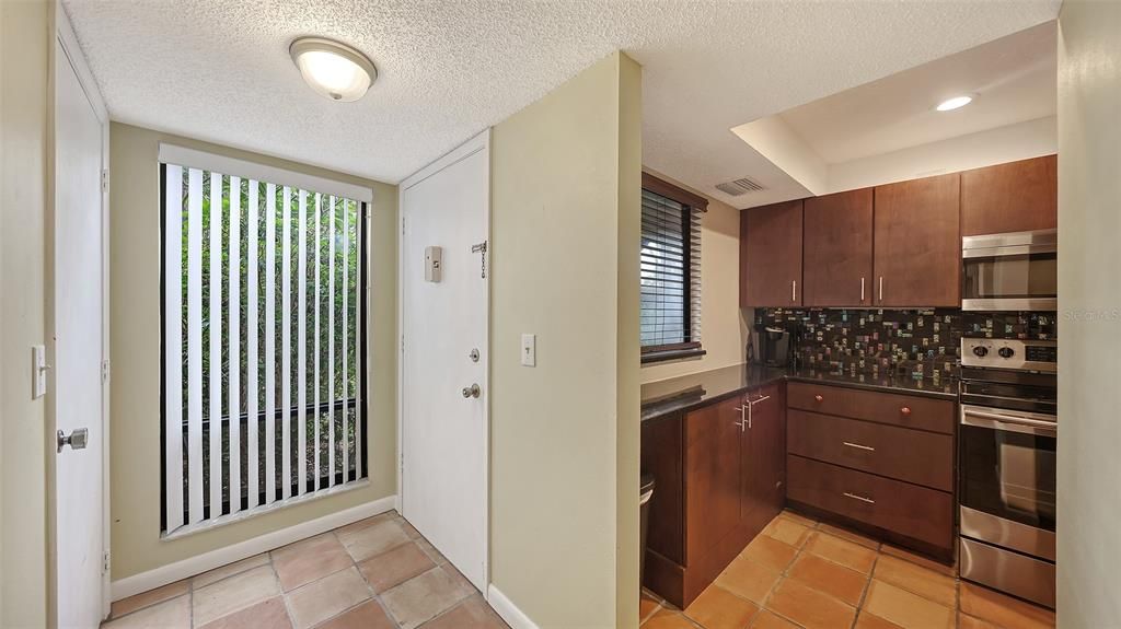 For Sale: $340,000 (2 beds, 2 baths, 1112 Square Feet)
