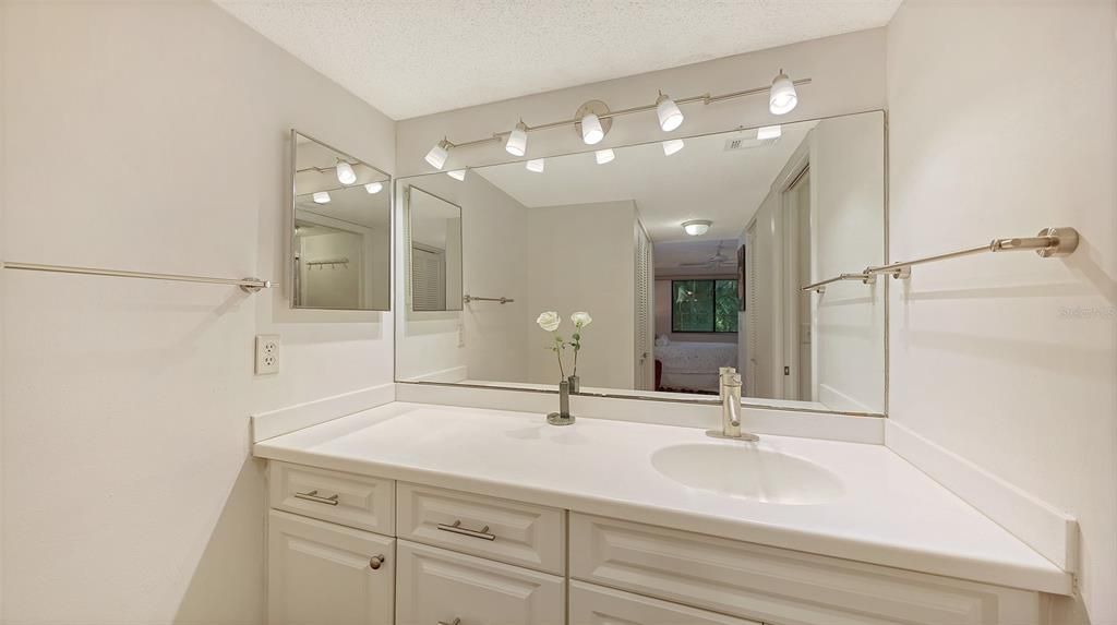 For Sale: $340,000 (2 beds, 2 baths, 1112 Square Feet)