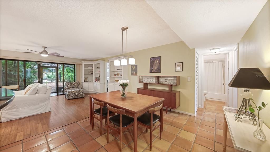 For Sale: $340,000 (2 beds, 2 baths, 1112 Square Feet)