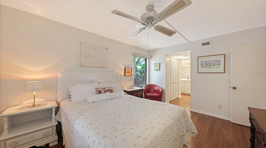 For Sale: $340,000 (2 beds, 2 baths, 1112 Square Feet)