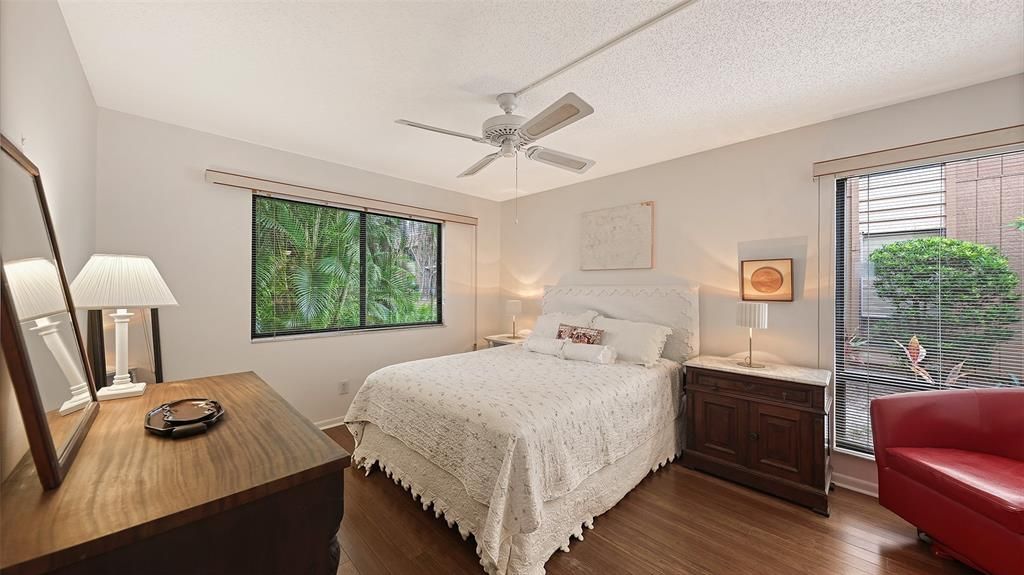 For Sale: $340,000 (2 beds, 2 baths, 1112 Square Feet)