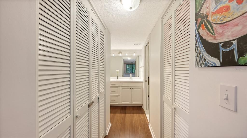 For Sale: $340,000 (2 beds, 2 baths, 1112 Square Feet)