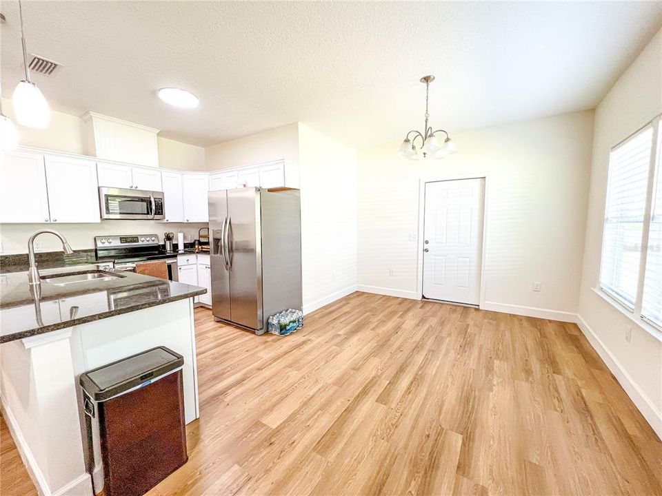 For Rent: $2,100 (3 beds, 2 baths, 1343 Square Feet)