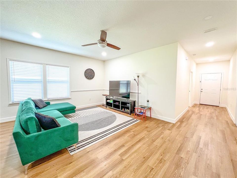 For Rent: $2,100 (3 beds, 2 baths, 1343 Square Feet)