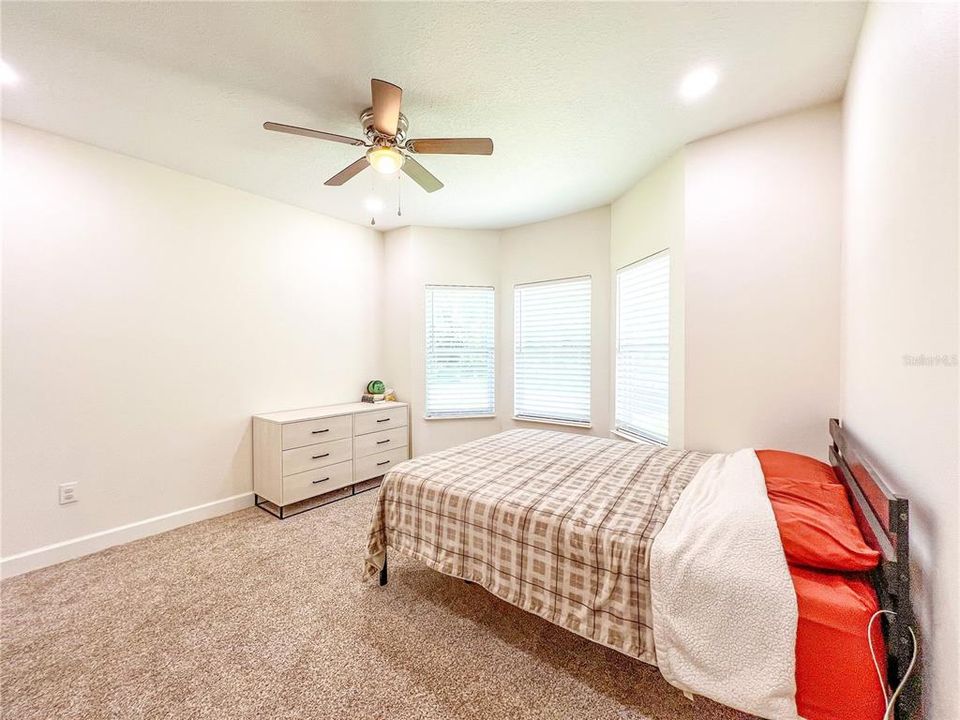 For Rent: $2,100 (3 beds, 2 baths, 1343 Square Feet)