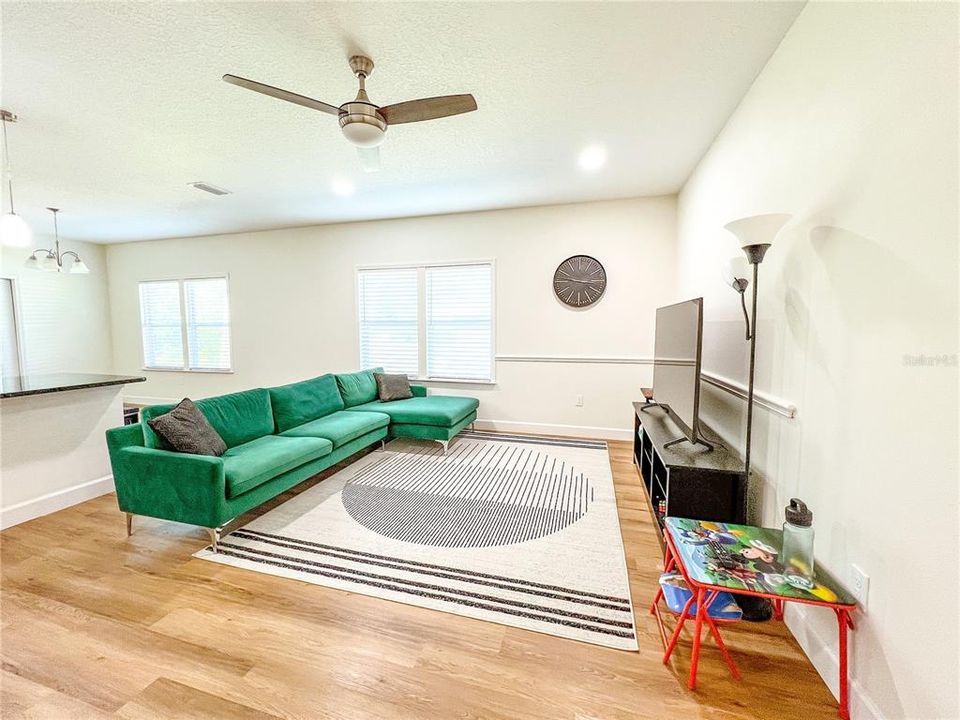 For Rent: $2,100 (3 beds, 2 baths, 1343 Square Feet)