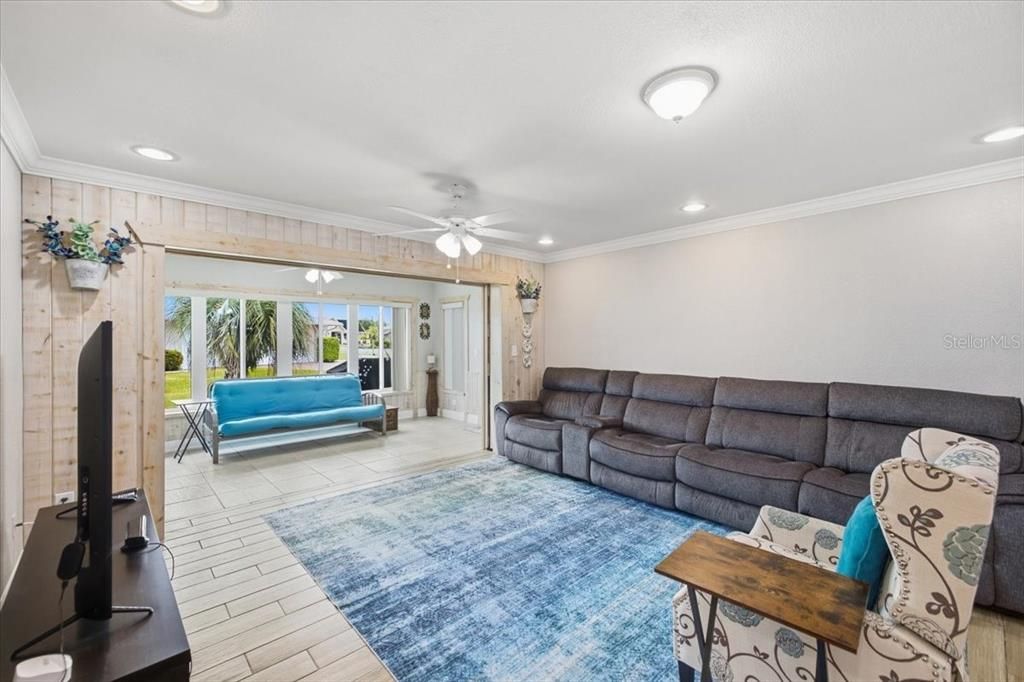 For Sale: $330,000 (2 beds, 2 baths, 1896 Square Feet)