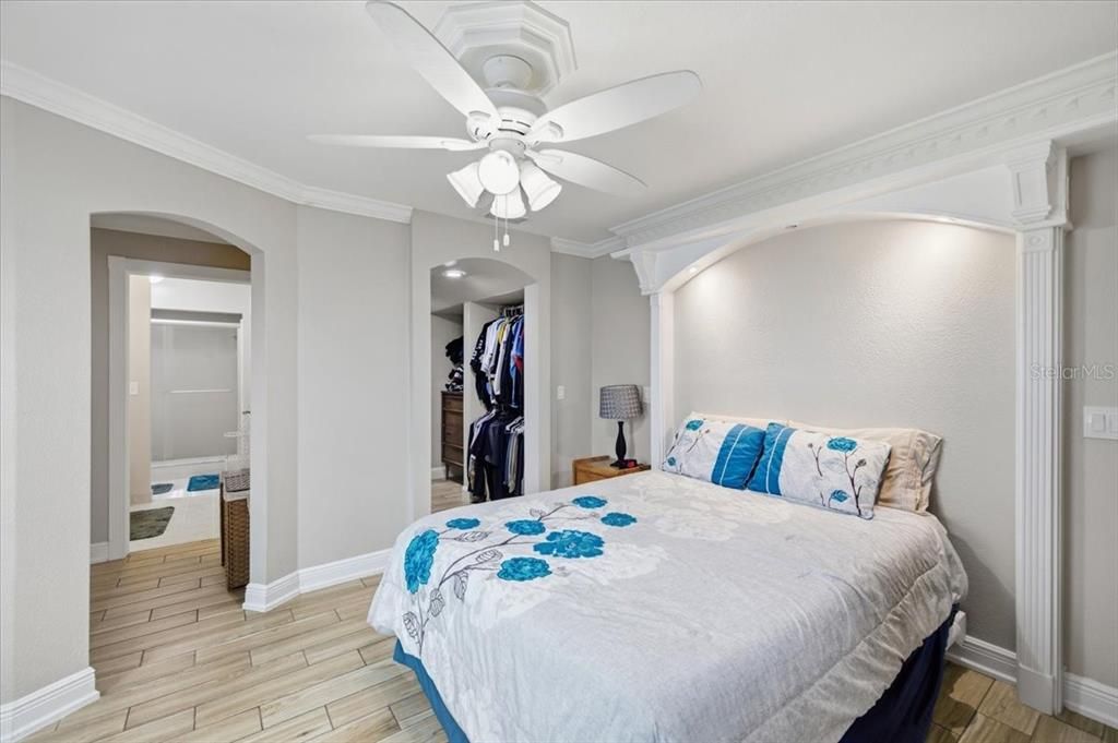 For Sale: $330,000 (2 beds, 2 baths, 1896 Square Feet)