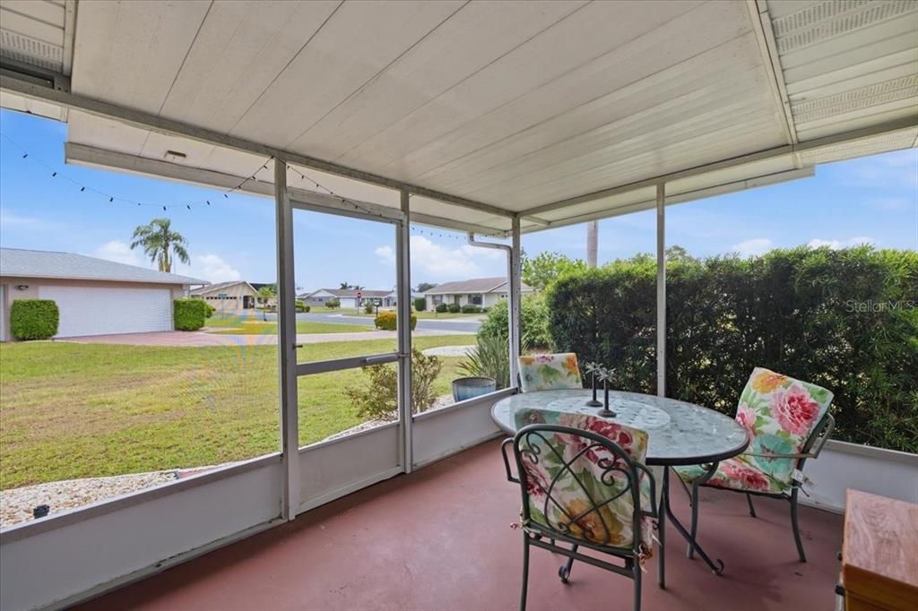 For Sale: $330,000 (2 beds, 2 baths, 1896 Square Feet)